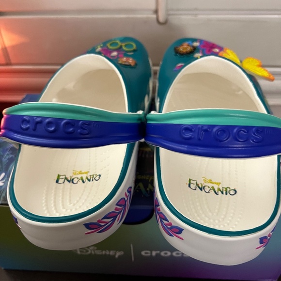 Disney Crocs Clogs Mirabel Juniors 6 Women’s 8 - Picture 3 of 12